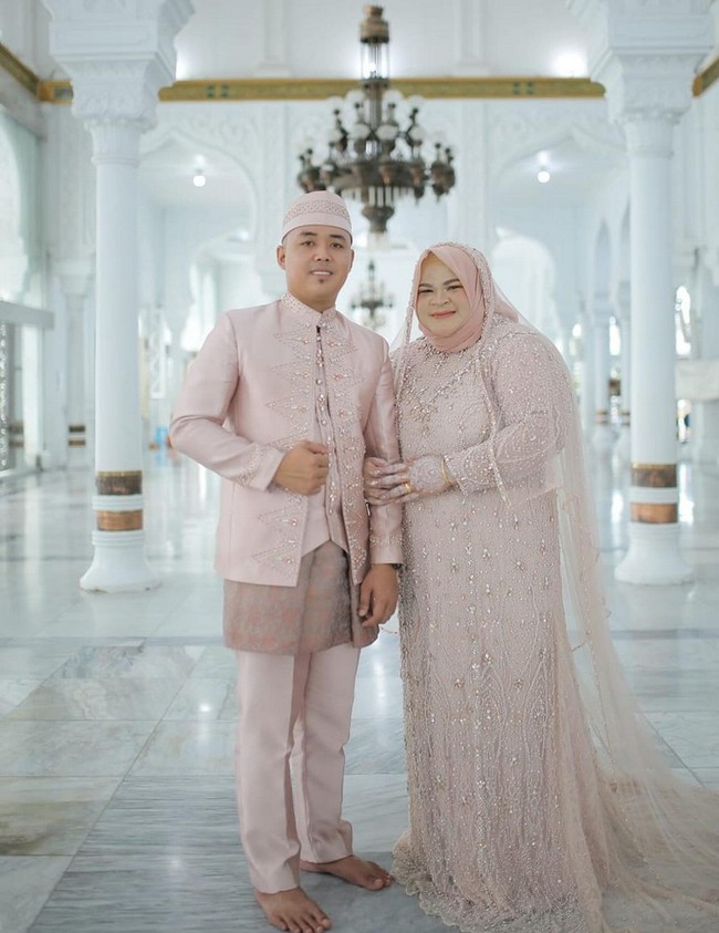 Nurul Akmal menikah pada 8 Mei 2024. Namun atlet kelahiran Tanah Luas, Aceh Utara itu baru membagikan momen pernikahannya di akun Instagramnya @nurulakmal_12 pada September 2024 ini.  Foto: Dok. Instagram @nurulakmal_12.