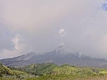 Gunung Merapi Muntahkan Awan Panas 1,3 Km Sore Ini