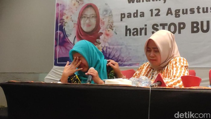 Ibu dr Aulia, Nuzmatun Malinah memberikan keterangan kepada wartawan di Semarang, Rabu (18/9/2024) malam.