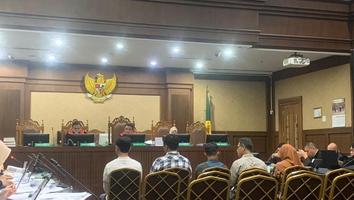 Jaksa menghadirkan Kepala Divisi Akuntansi PT Timah Tbk, Dian Safitri sebagai saksi kasus dugaan korupsi pengelolaan timah (Mulia/detikcom)