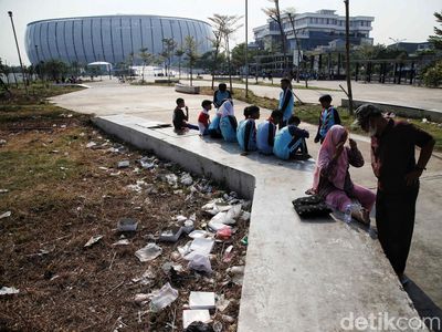 Jorok! Sampah dari Pengunjung Kotori Kawasan JIS