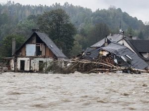 Kala Eropa Tengah Kerepotan Dilanda Banjir dan Hujan Lebat