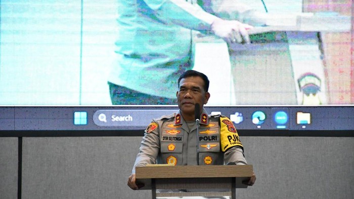 Kapolda NTT Irjen Daniel Tahi Monang Silitonga saat membuka kegiatan Rakernis fungsi teknis reserse tahun anggaran 2024 di Kota Kupang, Rabu (18/9/2024). (Foto: Dok. Humas Polda NTT)