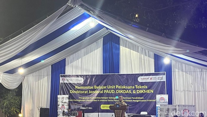 Kepala BPMP Sumut Tajuddin Idris saat Pembukaan Komunitas Belajar Unit Pelaksana Teknis Direktorat Jenderal PAUD, DIKDAS & DIKMEN di Medan, Selasa (17/9/2024) malam. (Kartika Sari/detikSumut)