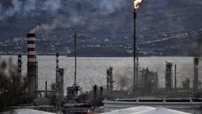 Fire burns at a major oil refinery that prompted Greek authorities to issue an evacuation alert for the surrounding area, near the seaside town of Agii Theodori, some 70 kilometers (40 miles) from Athens, Greece, Tuesday, Sept. 17, 2024. (AP Photo/Vasilis Psomas)