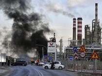 Kilang Minyak di Yunani Terbakar, Warga Sekitar Dievakuasi