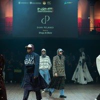 Rancangan tebaru Dian Pelangi di IN2MF Paris 2024 yang bertema Street Style in Paris merupakan perpaduan gaya kasual modern dengan sentuhan budaya tradisional. Foto: dok. Dian Pelangi.