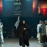 Rancangan tebaru Dian Pelangi di IN2MF Paris 2024 yang bertema Street Style in Paris merupakan perpaduan gaya kasual modern dengan sentuhan budaya tradisional. Foto: dok. Dian Pelangi.
