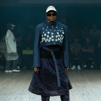 Rancangan tebaru Dian Pelangi di IN2MF Paris 2024 yang bertema Street Style in Paris merupakan perpaduan gaya kasual modern dengan sentuhan budaya tradisional. Foto: dok. Dian Pelangi.