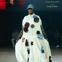 Rancangan tebaru Dian Pelangi di IN2MF Paris 2024 yang bertema Street Style in Paris merupakan perpaduan gaya kasual modern dengan sentuhan budaya tradisional.  Foto: dok. Dian Pelangi.