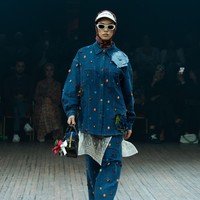 Rancangan tebaru Dian Pelangi di IN2MF Paris 2024 yang bertema Street Style in Paris merupakan perpaduan gaya kasual modern dengan sentuhan budaya tradisional. Foto: dok. Dian Pelangi.