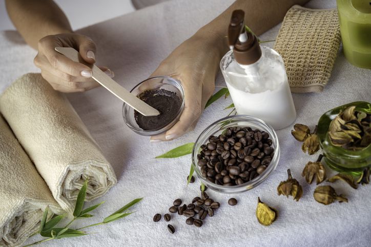 masker kopi untuk cerahkan mata panda