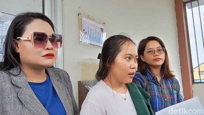 Mahasiswi di Palembang lapor polisi usai jadi korban penganiayaan mantan pacarnya.