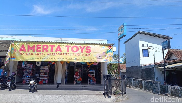 Suasana TKP upaya pencurian sepeda pengunjung toko mainan di Jalan Sidoarum-Gamping, Mejing Lor, Ambarketawang, Gamping, Sleman, Rabu (18/9/2024).