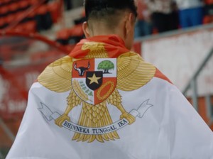 Bendera Merah Putih Sudah di Pundak Mees Hilgers