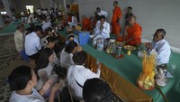 Setelah melakukan kebajikan tersebut, mereka melimpahkan jasa yang telah mereka perbuat tersebut kepada para mendiang leluhur mereka dan berharap dapat membantu mereka.