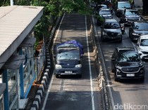 Nggak Kapok-kapok, Pengendara Nekat Terobos Jalur TransJ