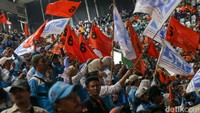 Acara hari ini adalah peringatan 3 tahun kebangkitan klas pekerja.