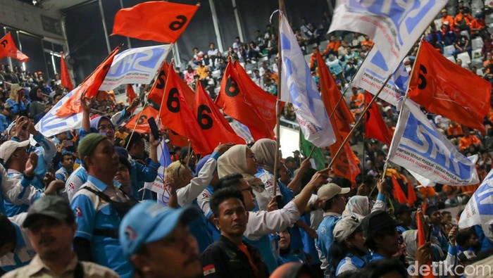 Partai Buruh Nyatakan Dukung Pemerintahan Prabowo-Gibran Ribuan simpatisan partai buruh memadati Istora Senayan, Jakarta, Rabu (18/9/2024). Pada kesempatan itu, Partai Buruh menyatakan mendukung pemerintahan Prabowo-Gibran.