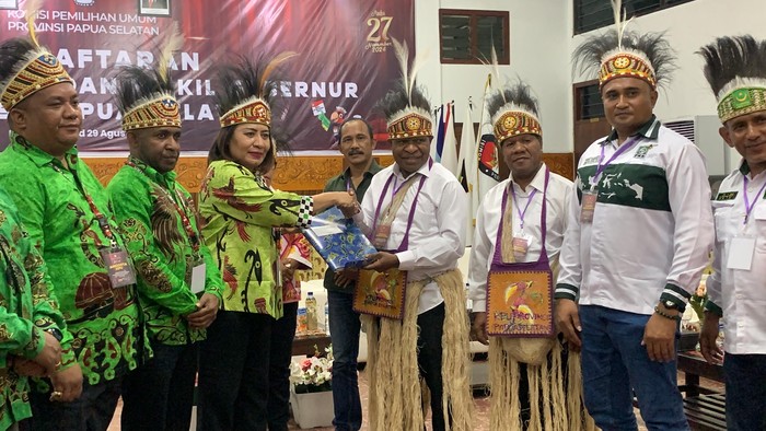 Pasangan calon Gubernur dan Wakil Gubernur Papua Selatan, Nikolaus Kondomo dan Baidin Kurita