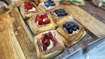 Pastry Topping Buah Segar di Bakery Blok M Ini Lagi Ramai Diantre