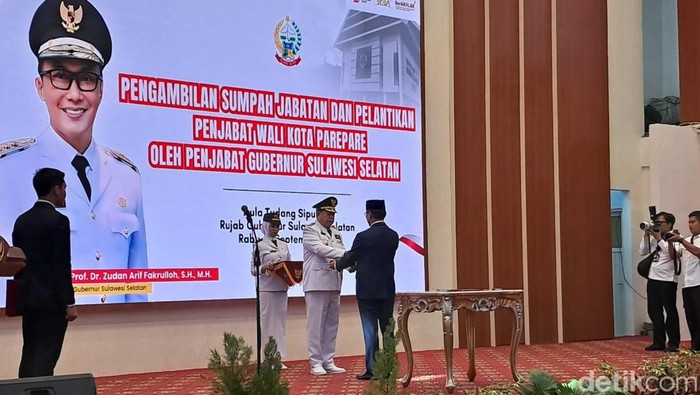 Pelantikan Abdul Hayat Gani menjadi Pj Wali Kota Parepare di Aula Tudang Sipulung rumah jabatan Gubernur Sulsel, Jalan Sungai Tangka, Makassar, Rabu (18/9/2024).