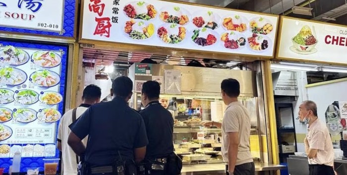 Pemilik Kedai Ini Panggil Polisi Gegara Turis Ogah Bayar Sebelum Makan