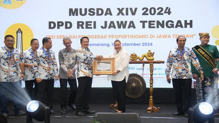 Pemkot Semarang Raih Penghargaan dari REI