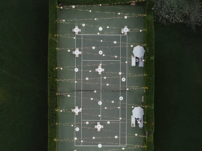 Penampakan venue pernikahan Charlie Puth dan Brooke Sansone/Norman & Blake via Vogue Penampakan venue pernikahan Charlie Puth dan Brooke Sansone.