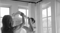 Salah satu kamar di rumah ini dipakai sebagai kamar rias pengantin.