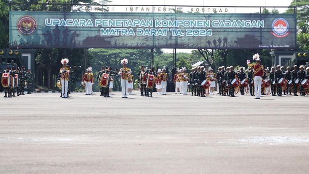 Penetapan Komcad Matra Darat Tahun Anggaran 2024 di Mako Divisi Infanteri 1/Kostrad, Cilodong, Depok, Jawa Barat. (dok Kemhan RI)