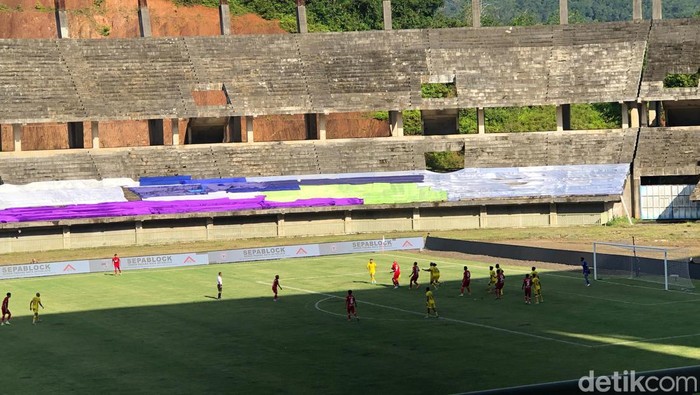 Pertandingan Semen Padang Vs Barito Putra di Stadion Utama Sumbar (M. Afdal Afrianto/detikcom)