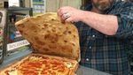 10 Pizza dengan Tampilan Aneh dan Menyeramkan, Mau Cicip?