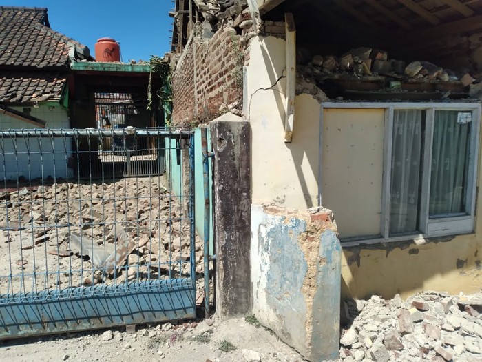 Potret Bangunan yang Rusak Akibat Gempa M 4,9 di Kabupaten Bandung
