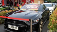 Ada 21 mobil yang dihadirkan dalam jumpa pers, di antaranya Ford Mustang, Jeep Rubicon, dan Land Rover.  