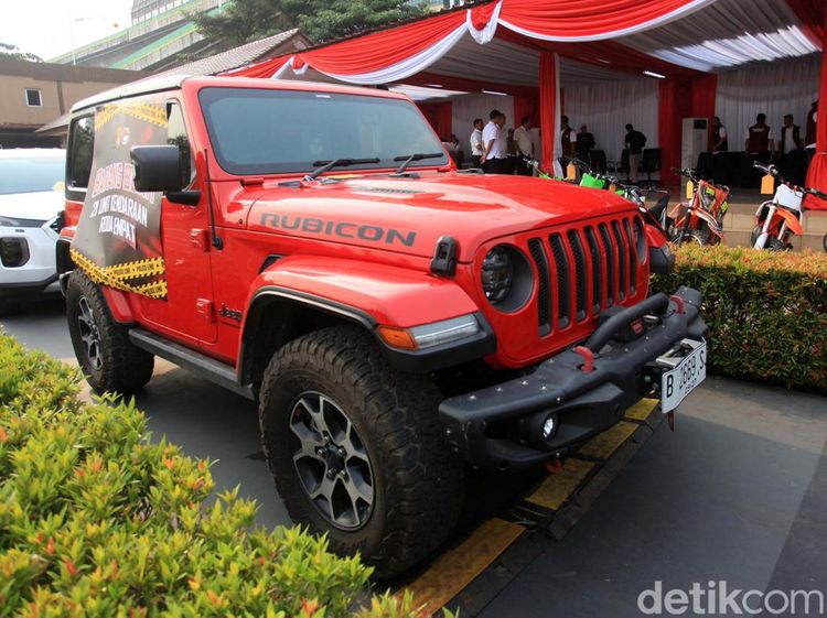 Penampakan Puluhan Mobil-Motor yang Disita dari Bos Narkoba