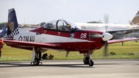 Selain JAT yang akan menunjukkan demonstrasi udara, ada beberapa pesawat tempur TNI AU yang dikirim ke Bali. Yakni F-16 dan Sukhoi. AP Photo/Firdia Lisnawati