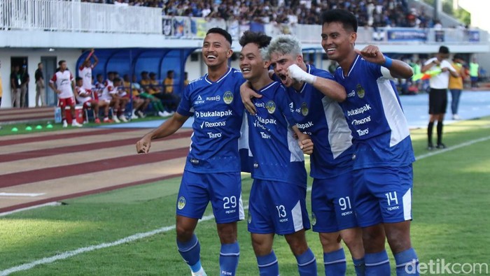 Selebrasi PSIM Jogja usai mencetak gol ke gawang Adhyaksa Farmel, Minggu (15/9/2024).
