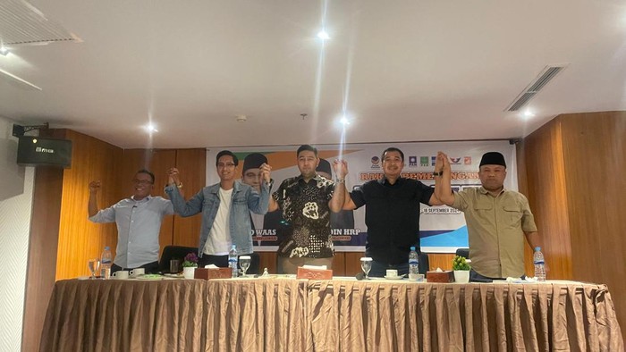 Rahmaddian Shah (tengah) menjadi Ketua Tim Pemenangan Rico-Zaki di Pilkada Medan