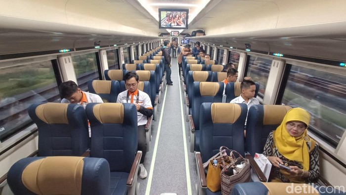Rangkaian KA Logawa Stainless Steel New Generation dengan relasi Purwokerto-Jember PP resmi beroperasi pada Rabu (18/9/2024).