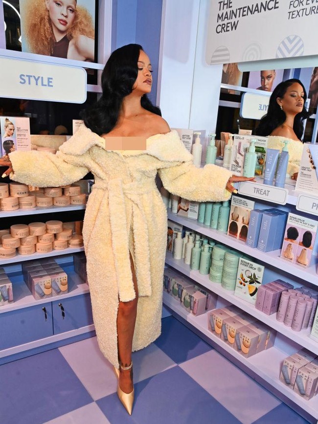 LONDON, ENGLAND - SEPTEMBER 16: Rihanna arriving at Selfridges for her Fenty Hair launch party on September 16, 2024 in London, England. (Photo by Neil Mockford/GC Images)