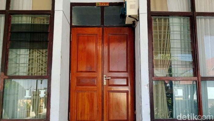 Ruang Sekwan DPRD Kabupaten Bima yang sempat disegel sudah dibuka kembali, Rabu (18/9/2024).