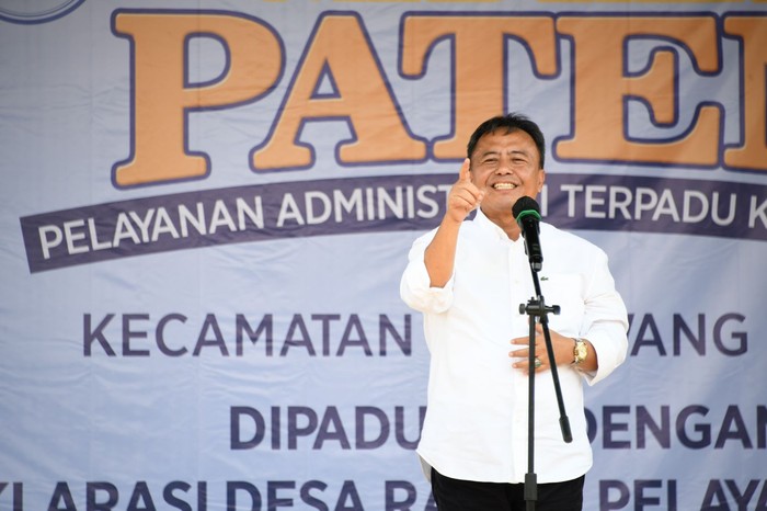 Sekda Jabar Herman Suryatman saat  Deklarasi Desa Ramah Pelayanan Publik dan Festival Pelayanan Publik di Lapangan Anker, Karawang Timur, Kabupaten Karawang, Rabu (18/9/2024).
