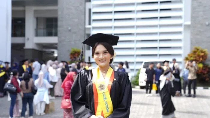 Shalsa, lulusan UGM yang berprestasi