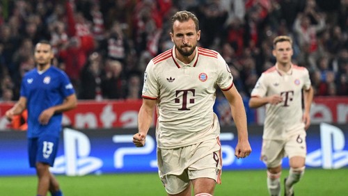 Soccer Football - Champions League - Bayern Munich v GNK Dinamo Zagreb - Allianz Arena, Munich, Germany - September 17, 2024 Bayern Munichs Harry Kane celebrates scoring their first goal REUTERS/Angelika Warmuth