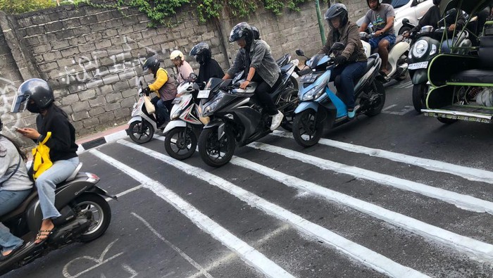 Penampakan speed bump di jalan Letjen Suprapto, Jogja, Rabu (18/9/2024).