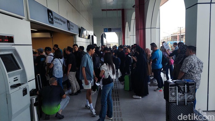 Suasana Stasiun Kereta Cepat Whoosh Padalarang