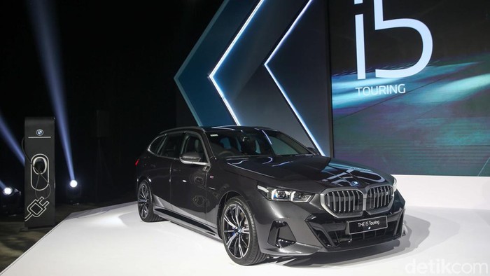 Potret BMW i5 Touring Electric yang Baru Meluncur di Indonesia