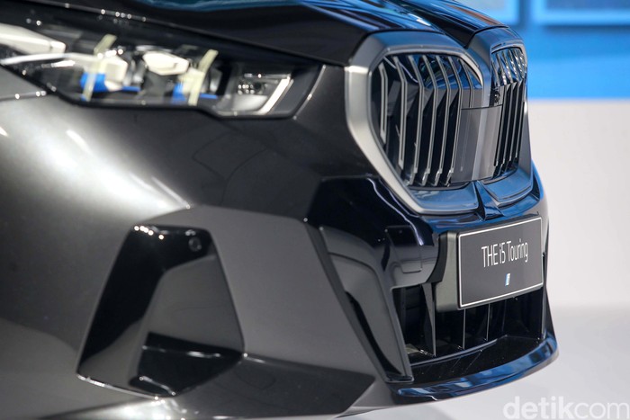 BMW Indonesia meluncurkan The New BMW i5 Electric Touring terbarunya. Sedan bisnis paling laris di dunia kini hadir dalam varian Touring yang serbaguna dan full-listrik.