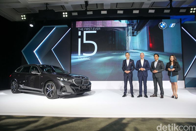 BMW Indonesia meluncurkan The New BMW i5 Electric Touring terbarunya. Sedan bisnis paling laris di dunia kini hadir dalam varian Touring yang serbaguna dan full-listrik.